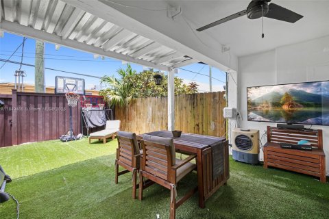 Townhouse in North Miami, Florida 2 bedrooms, 143.81 sq.m. № 1855102 - photo 13