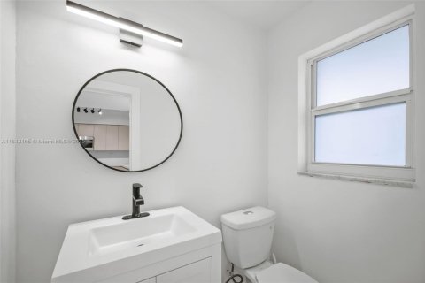 Townhouse in North Miami, Florida 2 bedrooms, 143.81 sq.m. № 1855102 - photo 30