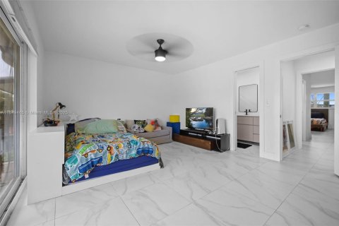 Townhouse in North Miami, Florida 2 bedrooms, 143.81 sq.m. № 1855102 - photo 27