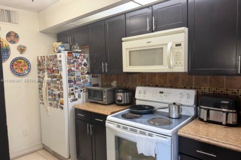 Купить кондоминиум в Хайалиа, Флорида 2 спальни, 102.75м2, № 2057771 - фото 3