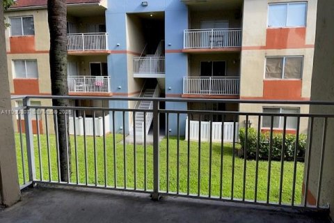 Купить кондоминиум в Хайалиа, Флорида 2 спальни, 102.75м2, № 2057771 - фото 2