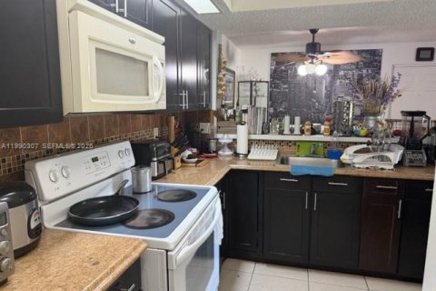 Купить кондоминиум в Хайалиа, Флорида 2 спальни, 102.75м2, № 2057771 - фото 4