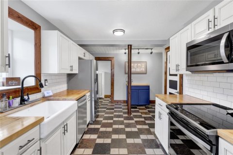 House in Howey-in-the-Hills, Florida 2 bedrooms, 155.61 sq.m. № 2259299 - photo 11