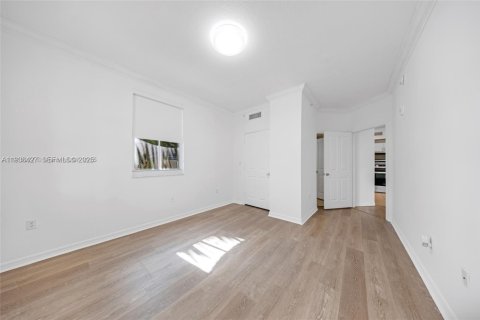 Copropriété à vendre à Surfside, Floride: 2 chambres, 92.62 m2 № 1994393 - photo 2