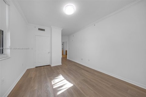 Copropriété à vendre à Surfside, Floride: 2 chambres, 92.62 m2 № 1994393 - photo 12