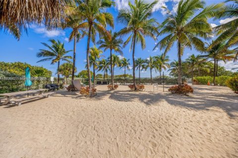Copropriété à vendre à Surfside, Floride: 2 chambres, 92.62 m2 № 1994393 - photo 27
