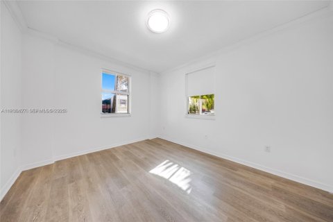 Copropriété à vendre à Surfside, Floride: 2 chambres, 92.62 m2 № 1994393 - photo 4