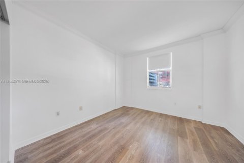 Copropriété à vendre à Surfside, Floride: 2 chambres, 92.62 m2 № 1994393 - photo 9