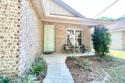Casa en alquiler en Niceville, Florida, 3 dormitorios, 162.49 m2 № 562290 - foto 1