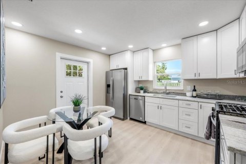 House in Clearwater, Florida 3 bedrooms, 87.7 sq.m. № 2398455 - photo 11