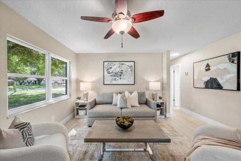 House in Clearwater, Florida 3 bedrooms, 87.7 sq.m. № 2398455 - photo 6