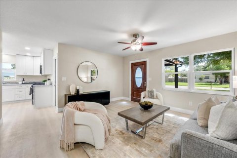 House in Clearwater, Florida 3 bedrooms, 87.7 sq.m. № 2398455 - photo 9