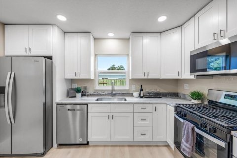 House in Clearwater, Florida 3 bedrooms, 87.7 sq.m. № 2398455 - photo 16