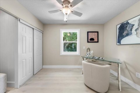 House in Clearwater, Florida 3 bedrooms, 87.7 sq.m. № 2398455 - photo 18