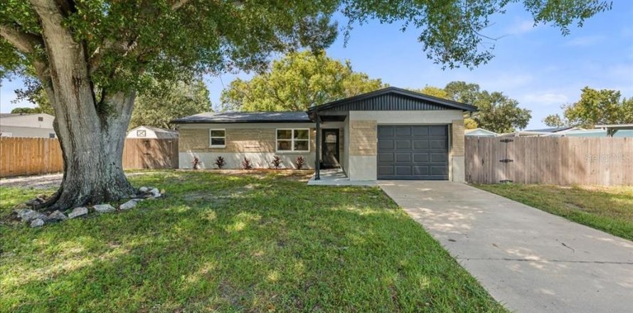 House in Clearwater, Florida 3 bedrooms, 87.7 sq.m. № 2398455