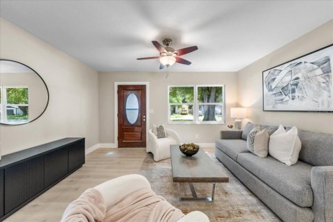 House in Clearwater, Florida 3 bedrooms, 87.7 sq.m. № 2398455 - photo 10