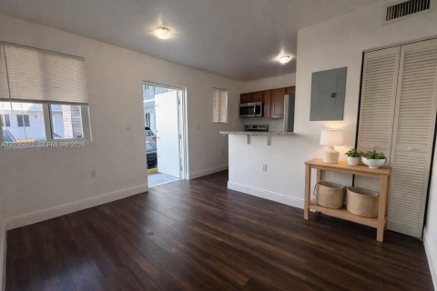 Casa en alquiler en Miami, Florida, 1 dormitorio, 51.1 m2 № 2085001 - foto 2