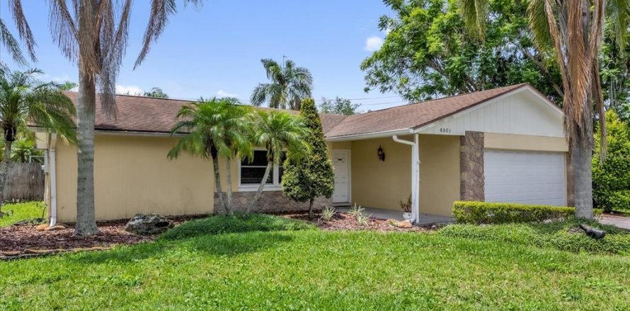 House in Winter Park, Florida 3 bedrooms, 154.59 sq.m. № 1785619