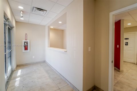 Купить коммерческую недвижимость в Майами, Флорида № 2005778 - фото 22