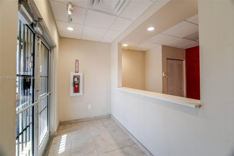 Купить коммерческую недвижимость в Майами, Флорида № 2005778 - фото 3