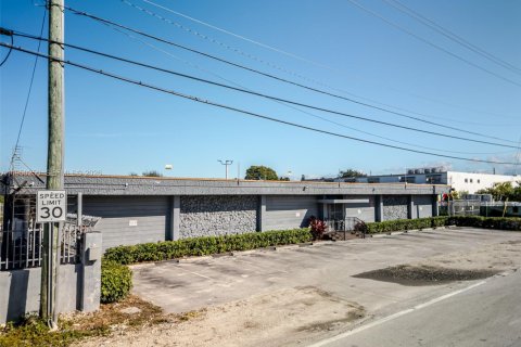 Купить коммерческую недвижимость в Майами, Флорида № 2005778 - фото 2