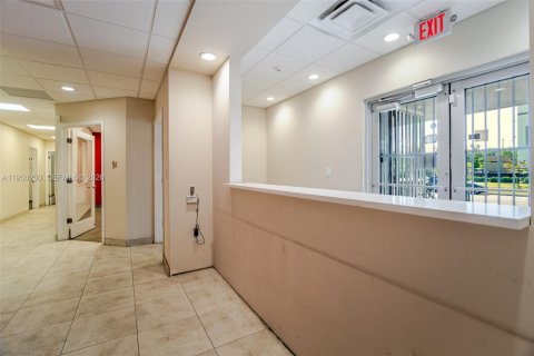 Купить коммерческую недвижимость в Майами, Флорида № 2005778 - фото 19