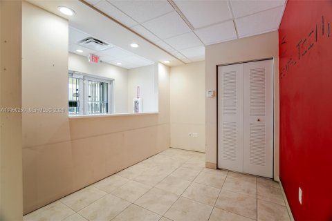 Купить коммерческую недвижимость в Майами, Флорида № 2005778 - фото 21