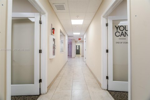 Купить коммерческую недвижимость в Майами, Флорида № 2005778 - фото 8