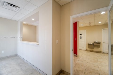 Купить коммерческую недвижимость в Майами, Флорида № 2005778 - фото 4