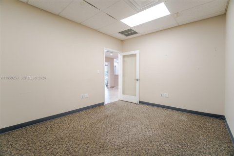 Купить коммерческую недвижимость в Майами, Флорида № 2005778 - фото 7