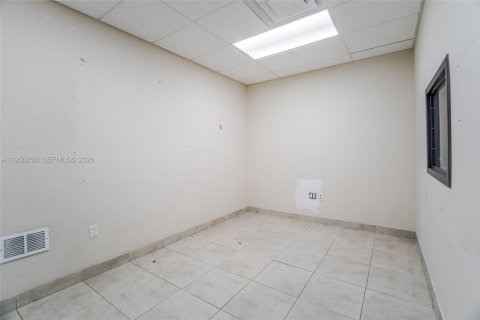 Купить коммерческую недвижимость в Майами, Флорида № 2005778 - фото 16