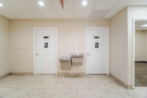 Купить коммерческую недвижимость в Майами, Флорида № 2005778 - фото 24