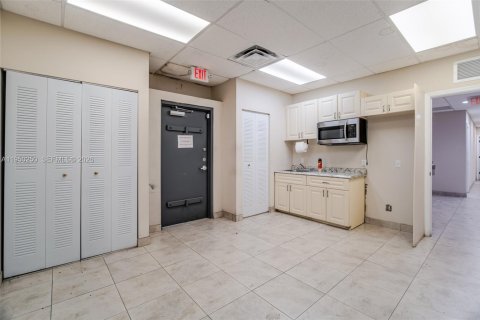 Купить коммерческую недвижимость в Майами, Флорида № 2005778 - фото 26