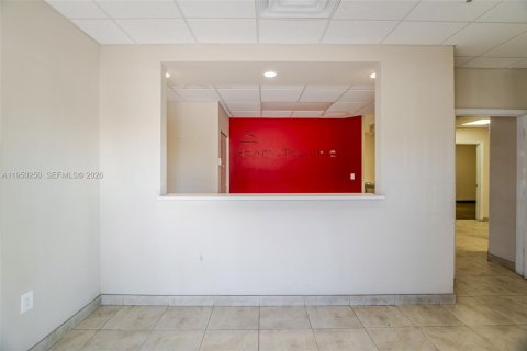 Купить коммерческую недвижимость в Майами, Флорида № 2005778 - фото 5