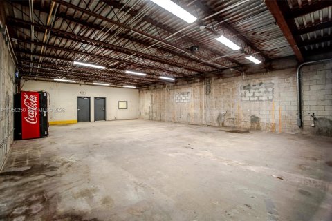 Купить коммерческую недвижимость в Майами, Флорида № 2005778 - фото 29