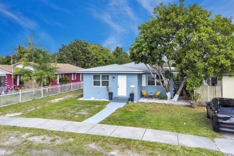 House in Hollywood, Florida 3 bedrooms, 171.87 sq.m. № 1007312 - photo 1