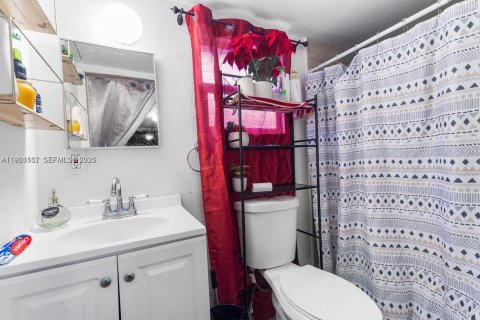 House in Fort Lauderdale, Florida 6 bedrooms, 169.45 sq.m. № 2021985 - photo 9