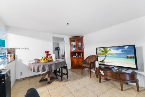 House in Fort Lauderdale, Florida 6 bedrooms, 169.45 sq.m. № 2021985 - photo 3