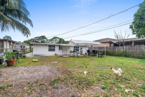 House in Fort Lauderdale, Florida 6 bedrooms, 169.45 sq.m. № 2021985 - photo 10