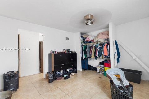 House in Fort Lauderdale, Florida 6 bedrooms, 169.45 sq.m. № 2021985 - photo 8