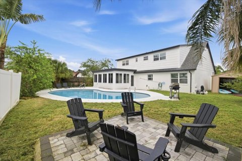 House in Tampa, Florida 4 bedrooms, 209.87 sq.m. № 2204244 - photo 3