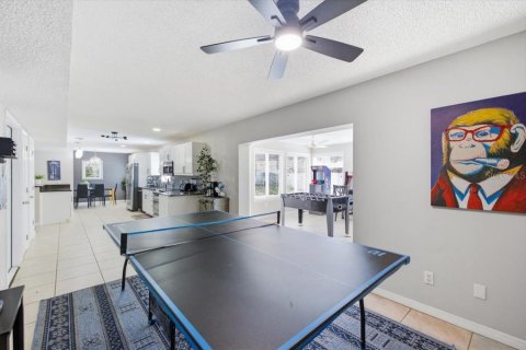 House in Tampa, Florida 4 bedrooms, 209.87 sq.m. № 2204244 - photo 10