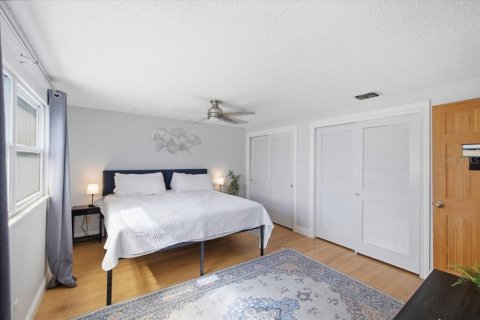House in Tampa, Florida 4 bedrooms, 209.87 sq.m. № 2204244 - photo 19
