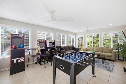House in Tampa, Florida 4 bedrooms, 209.87 sq.m. № 2204244 - photo 14