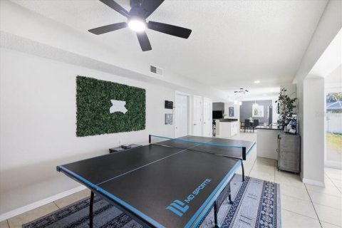House in Tampa, Florida 4 bedrooms, 209.87 sq.m. № 2204244 - photo 11