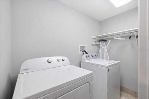 House in Tampa, Florida 4 bedrooms, 209.87 sq.m. № 2204244 - photo 28