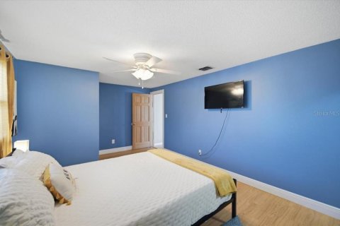 House in Tampa, Florida 4 bedrooms, 209.87 sq.m. № 2204244 - photo 29