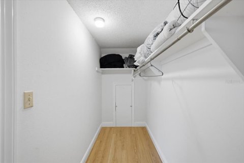 House in Tampa, Florida 4 bedrooms, 209.87 sq.m. № 2204244 - photo 23