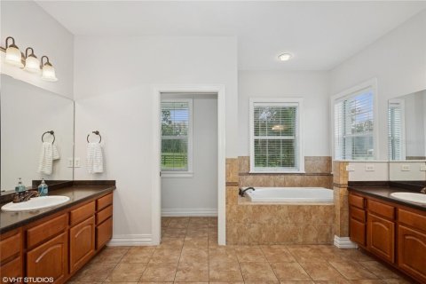 House in Fruitland Park, Florida 7 bedrooms, 361.39 sq.m. № 1837844 - photo 25
