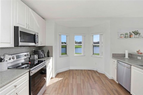 House in Cutler Bay, Florida 4 bedrooms № 2013135 - photo 11